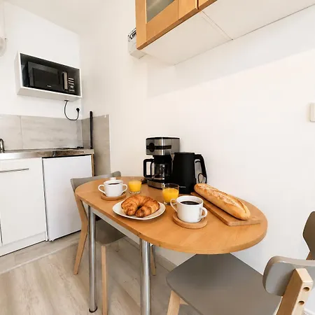 Centre - Petit Fonctionnel - Canape Convertible - Ideal Courts Sejours - Proche Gare Et Du Centre-ville - Wifi - Cuisine Equipee - Salle De Bain - Parking Facile Apartman *