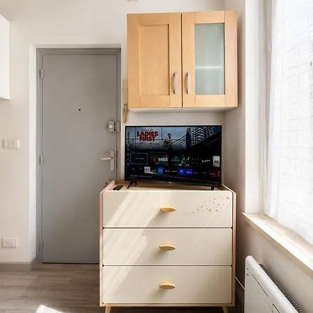 아파트 Centre - Petit Fonctionnel - Canape Convertible - Ideal Courts Sejours - Proche Gare Et Du Centre-ville - Wifi - Cuisine Equipee - Salle De Bain - Parking Facile *