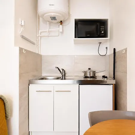 Centre - Petit Fonctionnel - Canape Convertible - Ideal Courts Sejours - Proche Gare Et Du Centre-ville - Wifi - Cuisine Equipee - Salle De Bain - Parking Facile * 트루아
